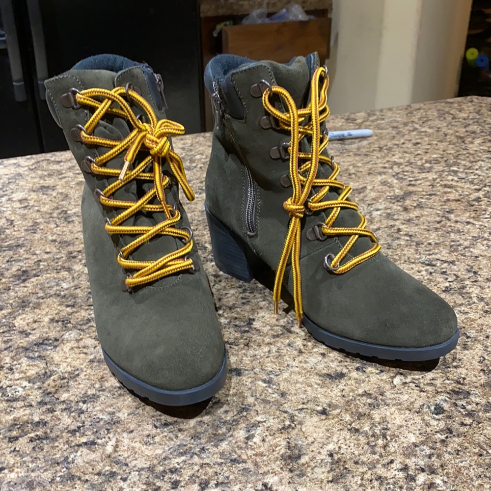 Cougar engine boots size 7M